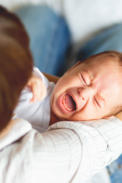Pourquoi bébé pleure ?